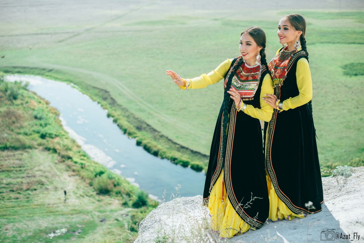 Башкирская девушка в национальном костюме