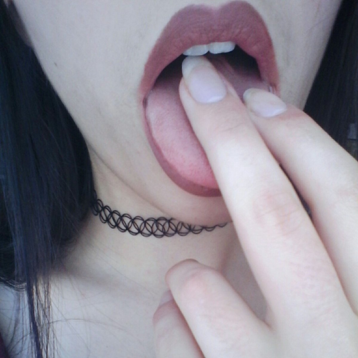 Губы накрашенные блеском