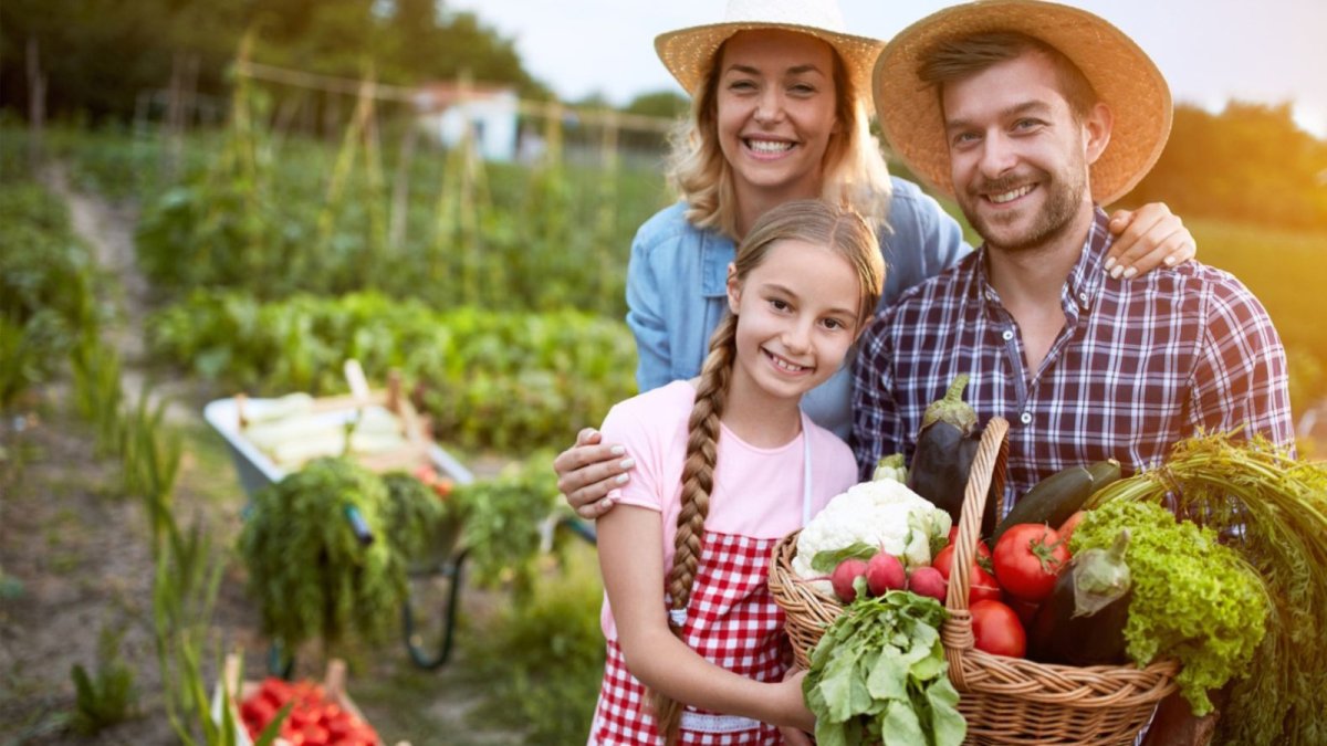 Фермер с урожаем