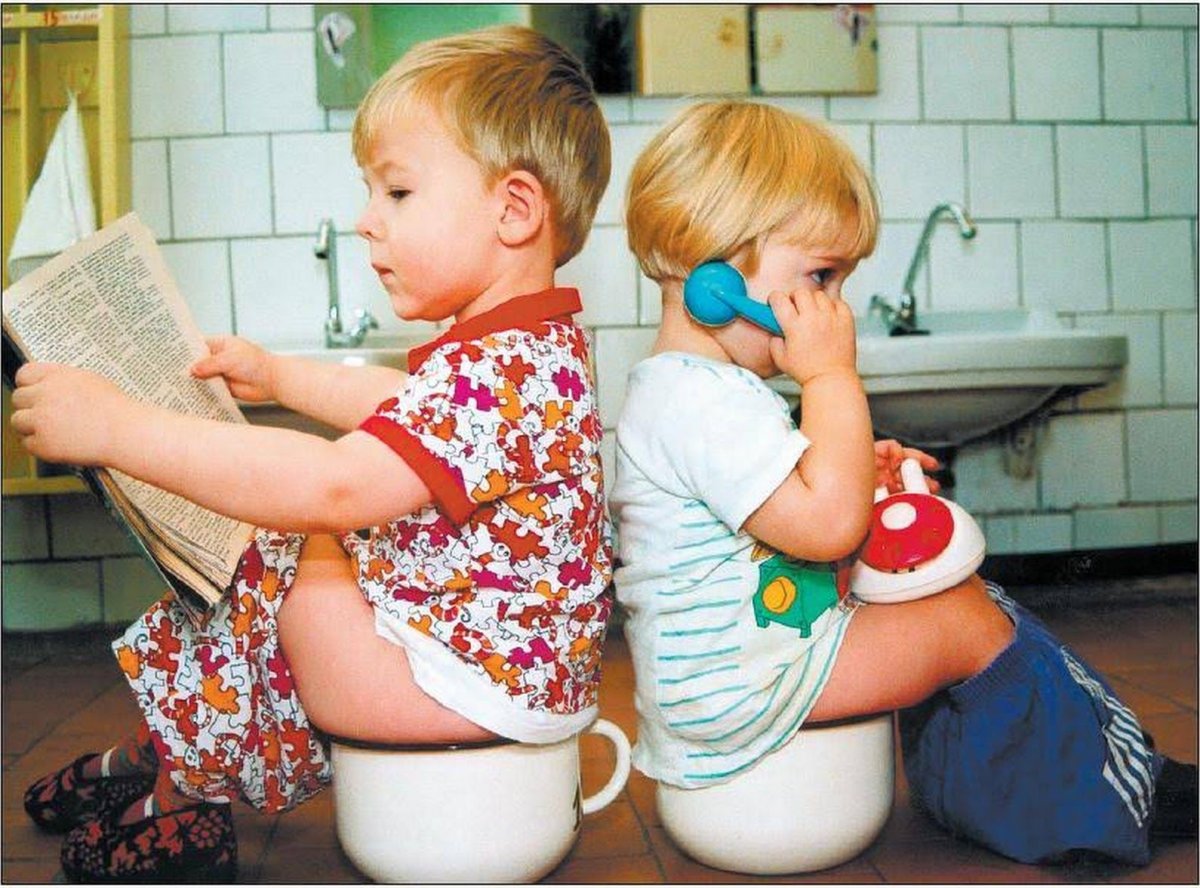 Малыши в садике на горшках