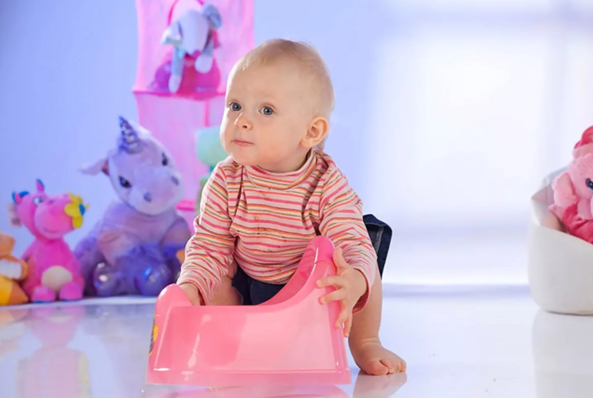 Ребенок на горшке