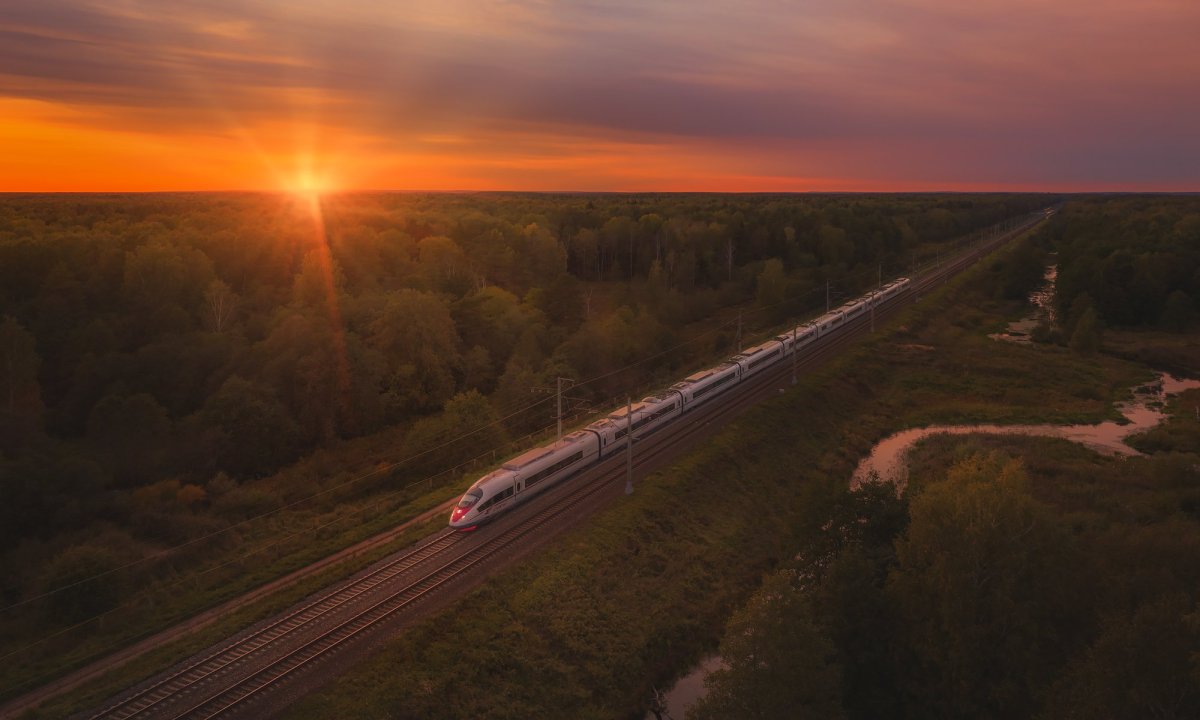 Поезд на закате