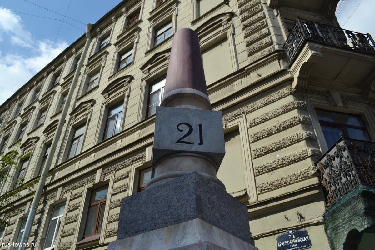 Верстовой столб на площади Ильича