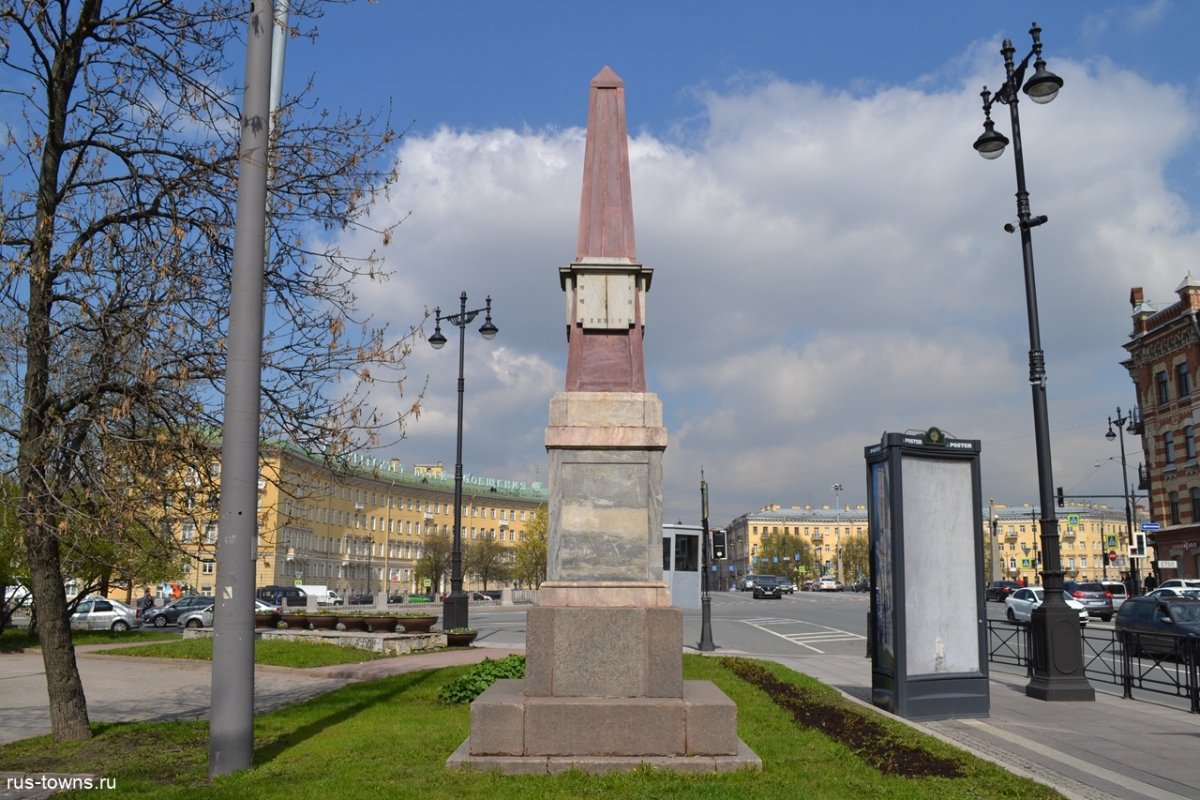 Машина на столбе картинка красивая