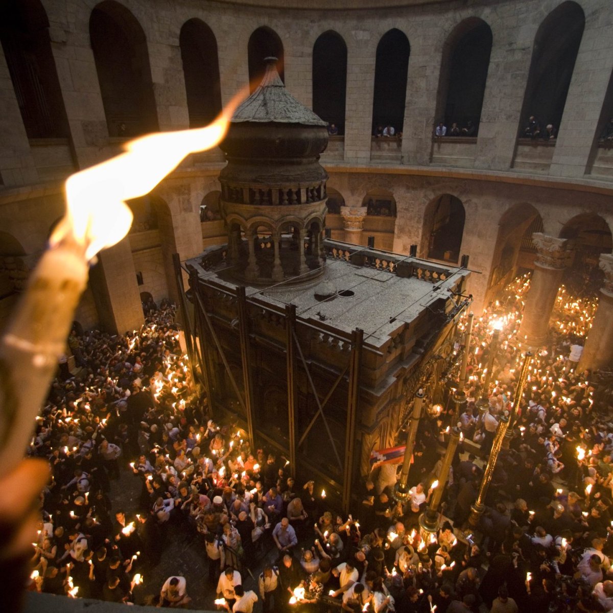 Благодатный огонь в Иерусалиме