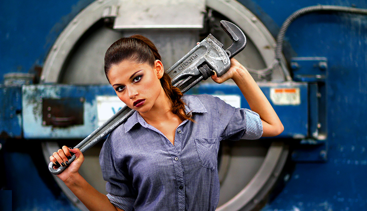 Девушка автомеханик