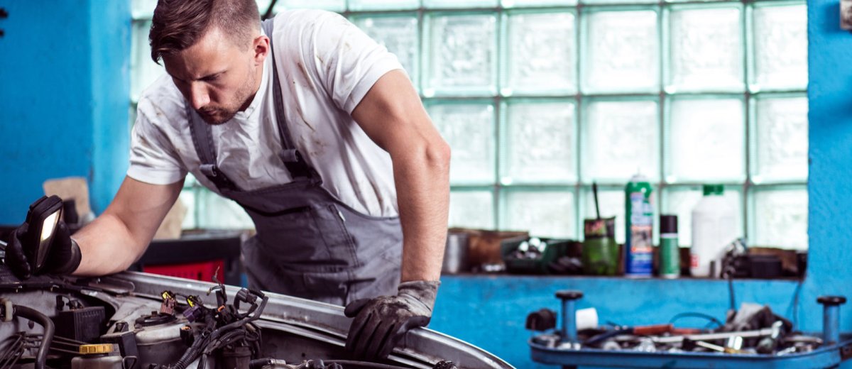 Слесарь автосервиса