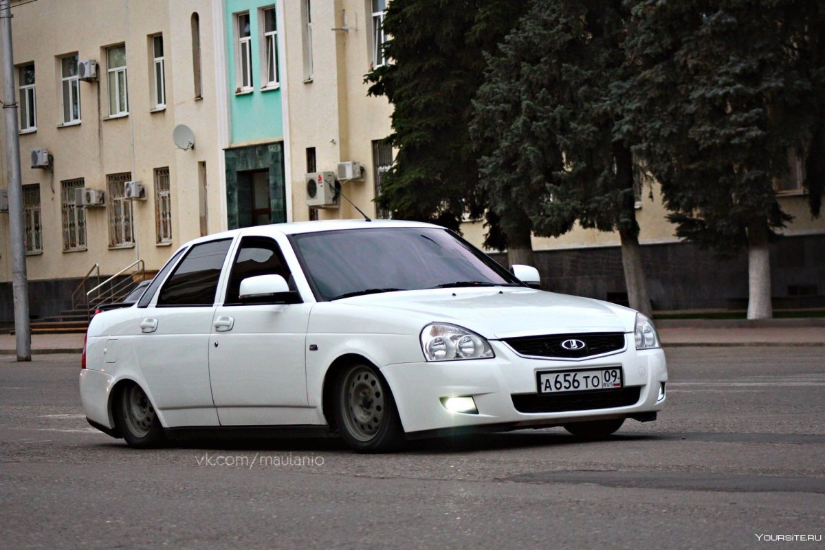 Приора 2 хэтчбек белая