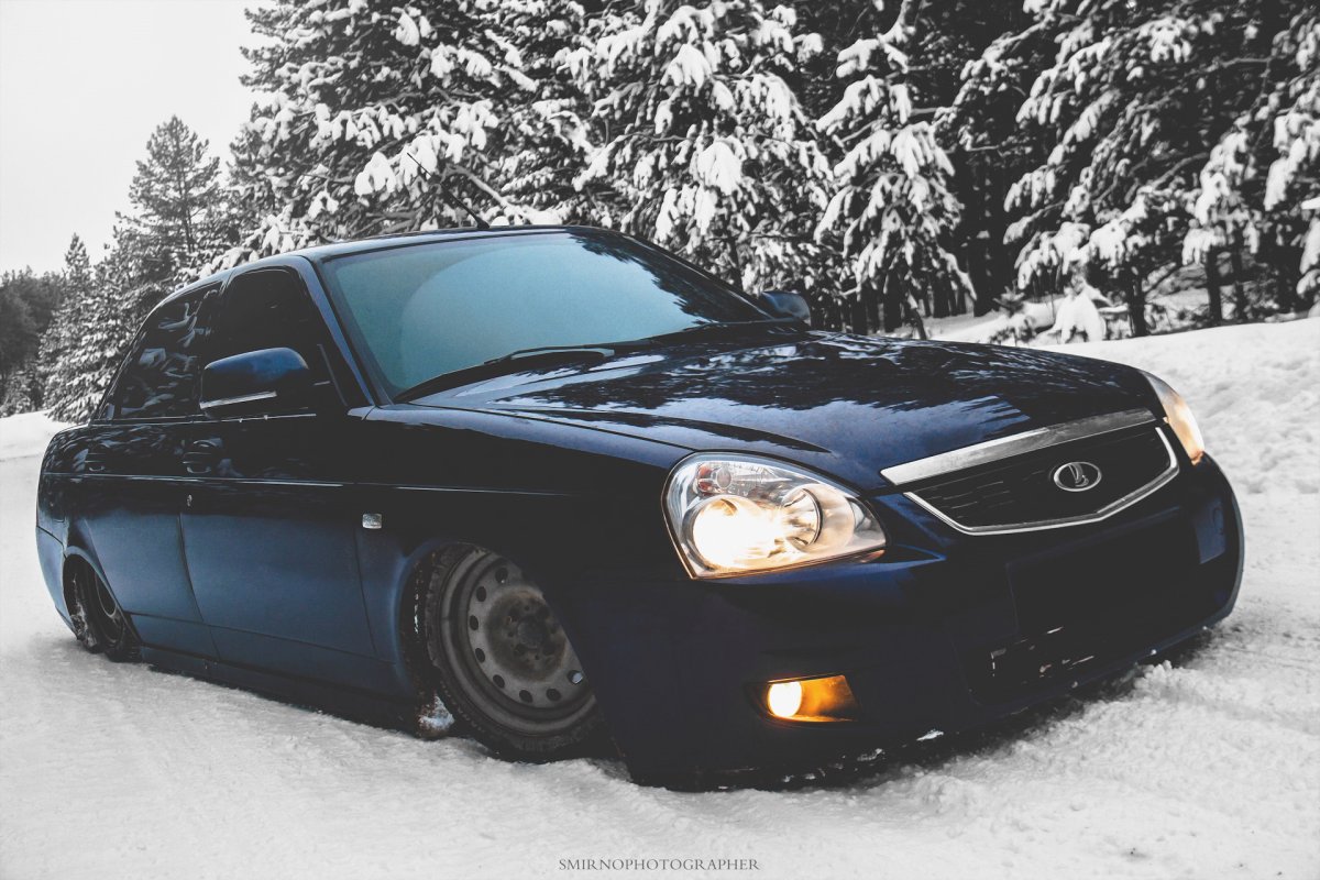 Машина Приора черная