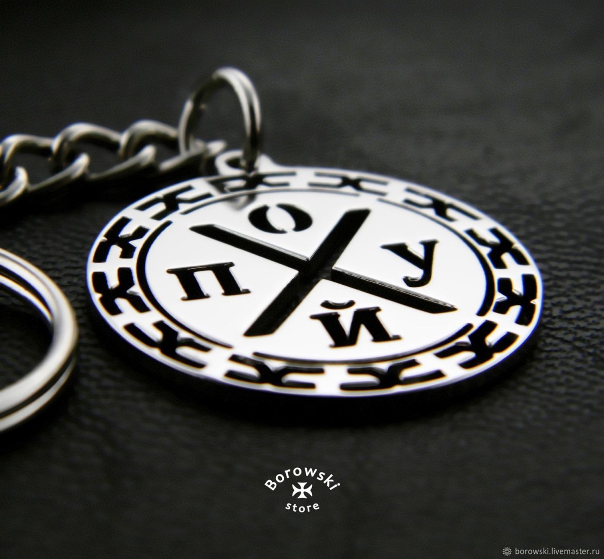 Заговор оберег на красную нить на запястье