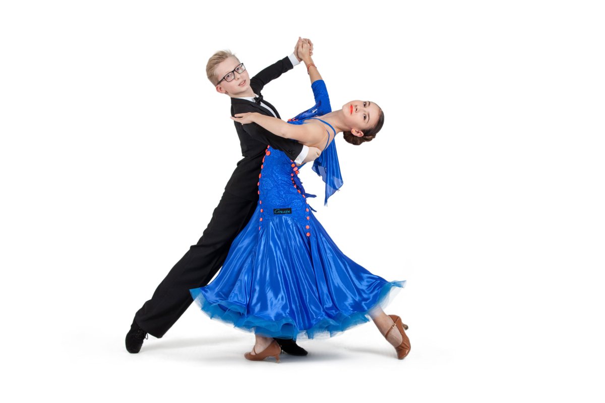 Танцующие мультяшные пары