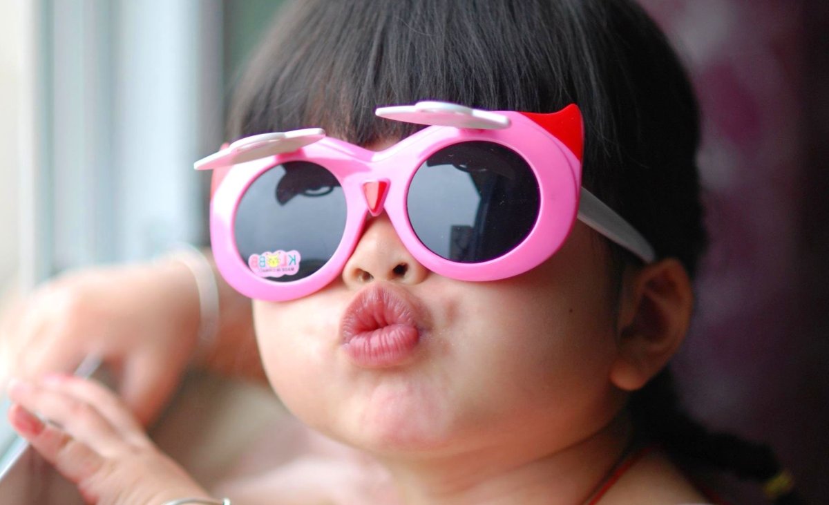 Смешная девочка