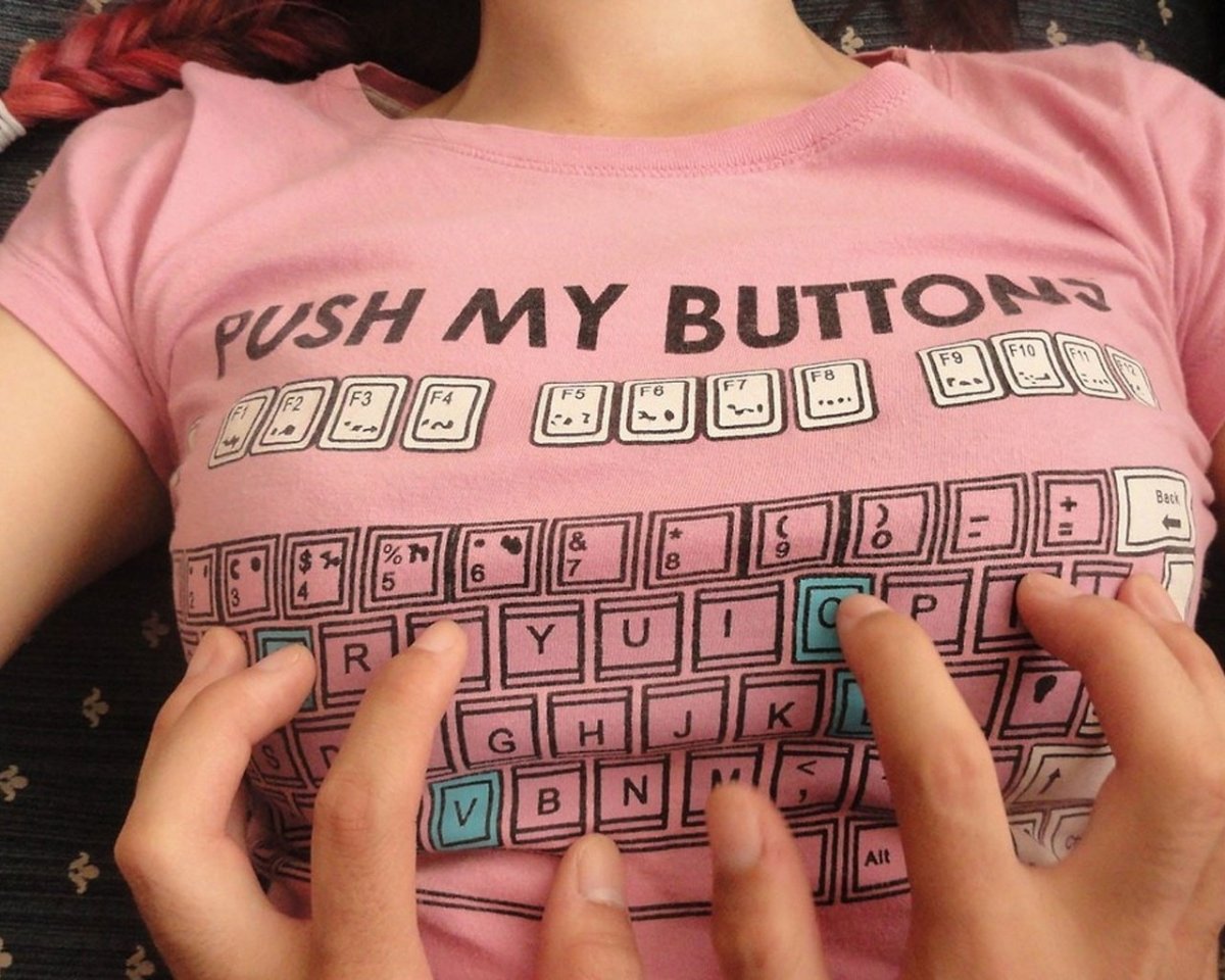Футболка с клавиатурой женская