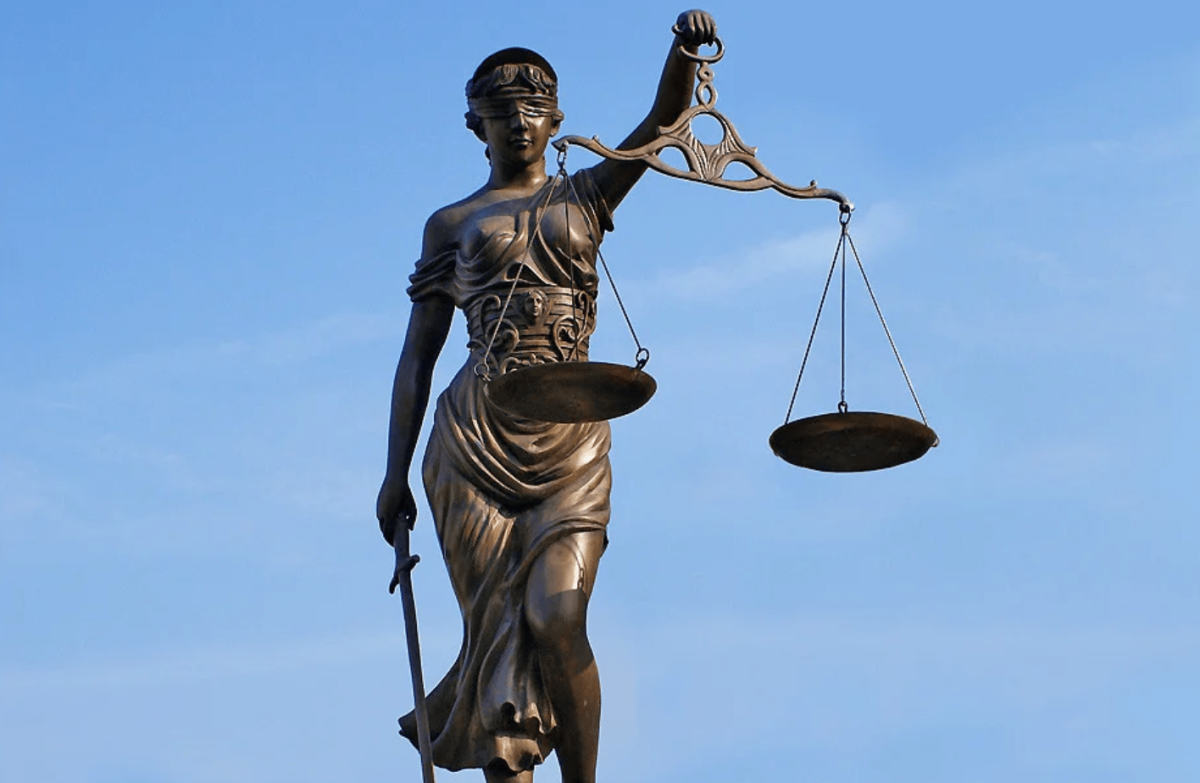 Фемида Греческая статуя