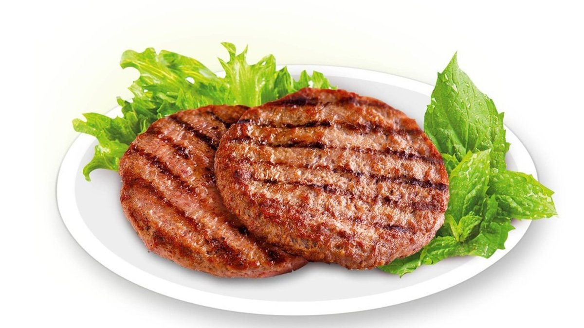 Котлеты на тарелке