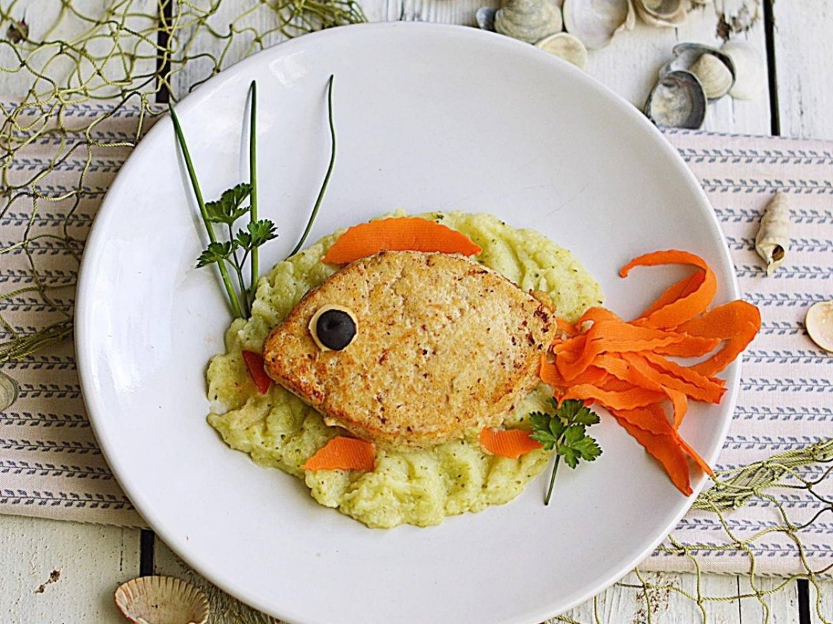 Красивое Рыбное блюдо с ребенком