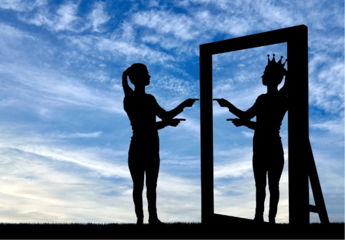 Женщина с высокой самооценкой