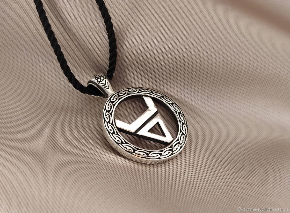 Оберег Велеса медвежья лапа