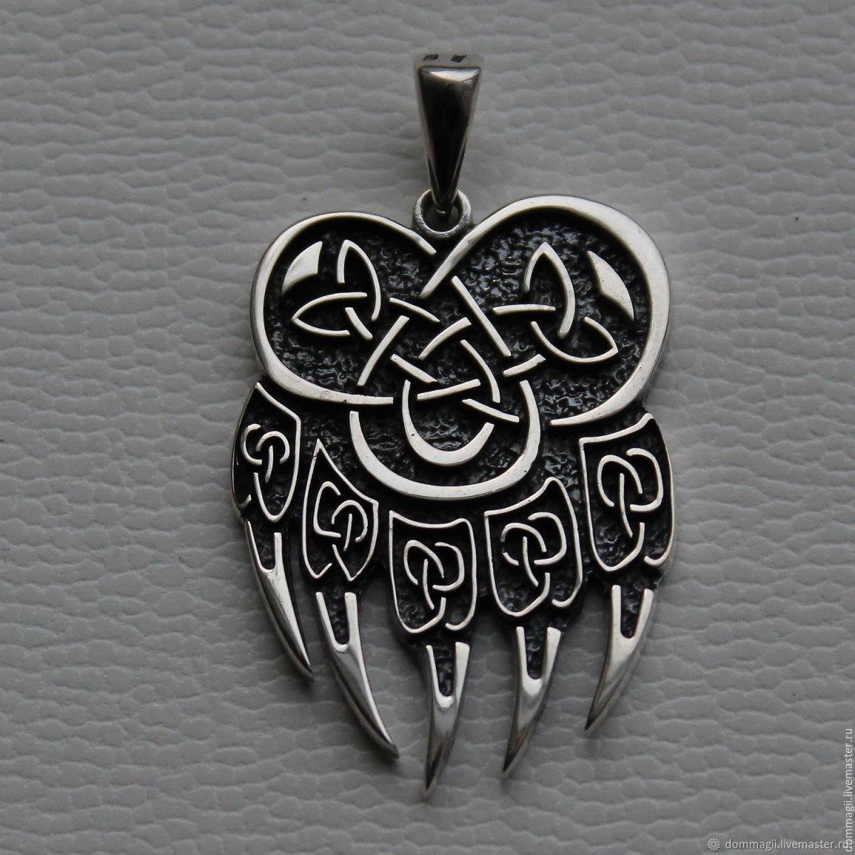 Оберег "печать и знак Велеса" медвежья лапа