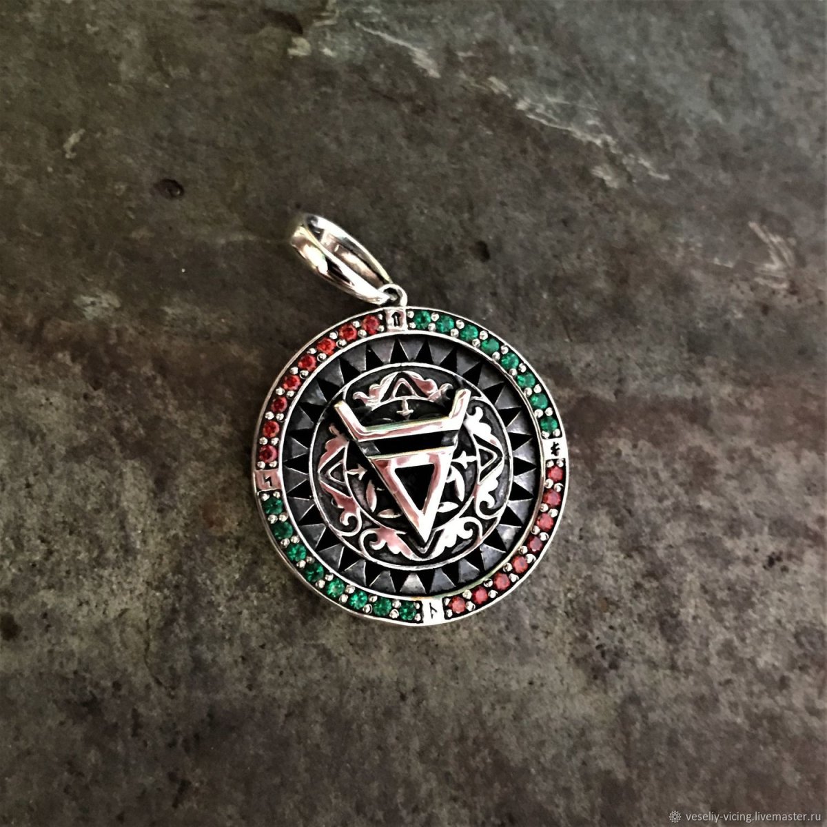 Кулон Велеса