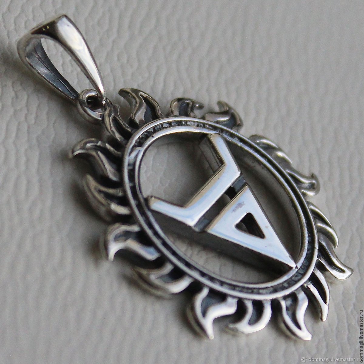 Оберег Велеса медвежья лапа