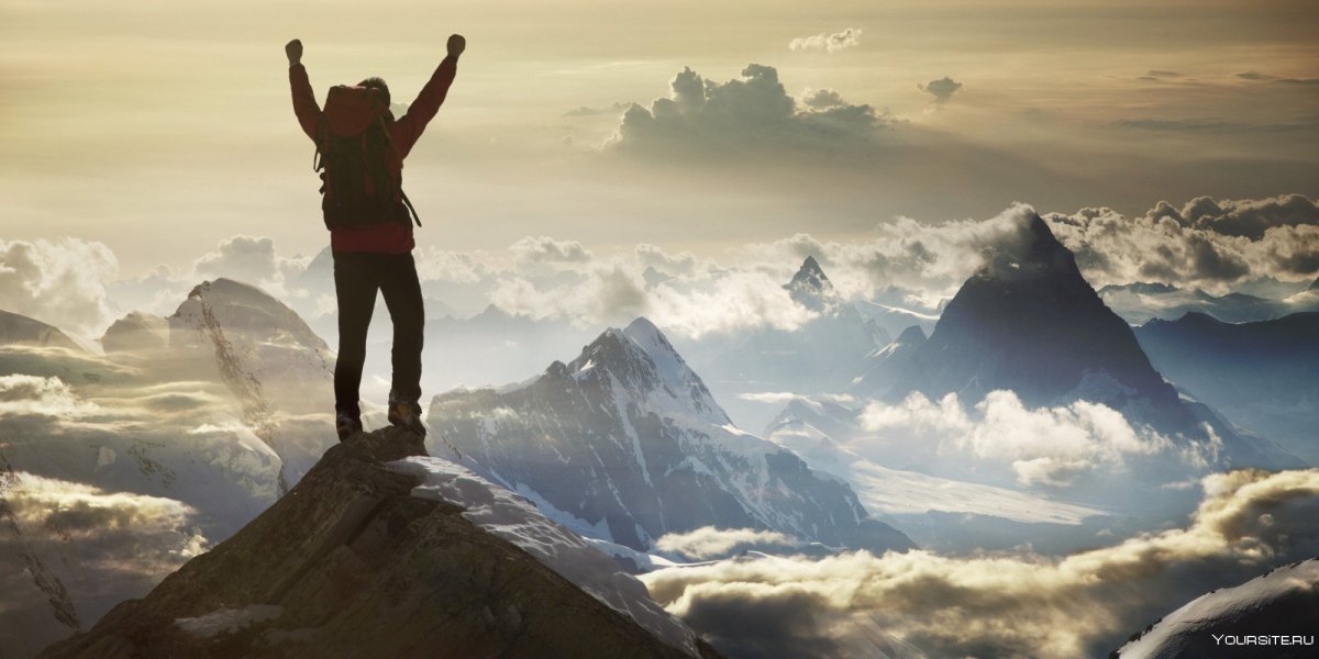 Человек на вершине горы