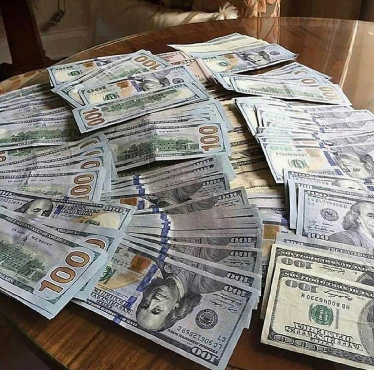 Пачка долларов