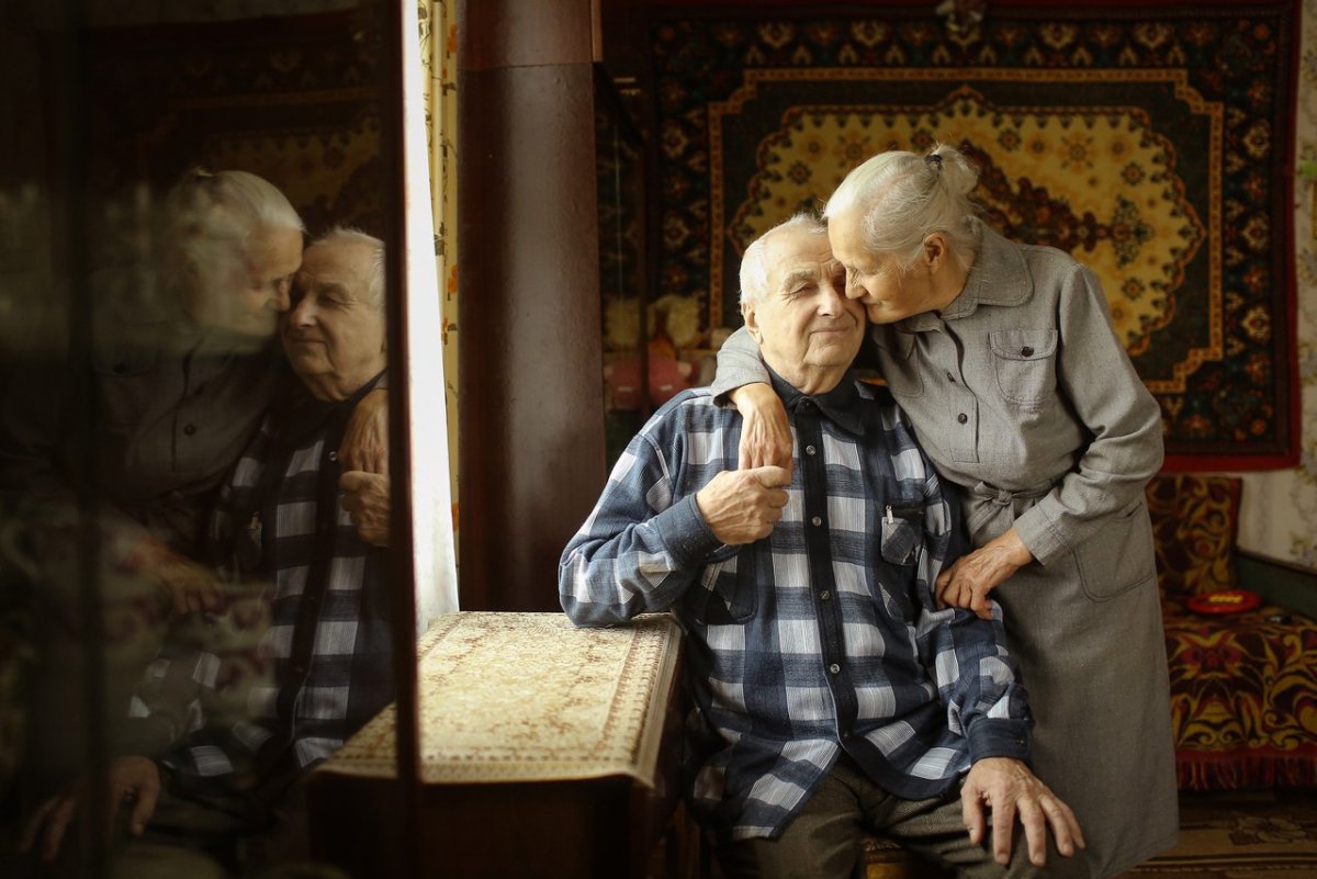 Бабушка и дедушка в деревне