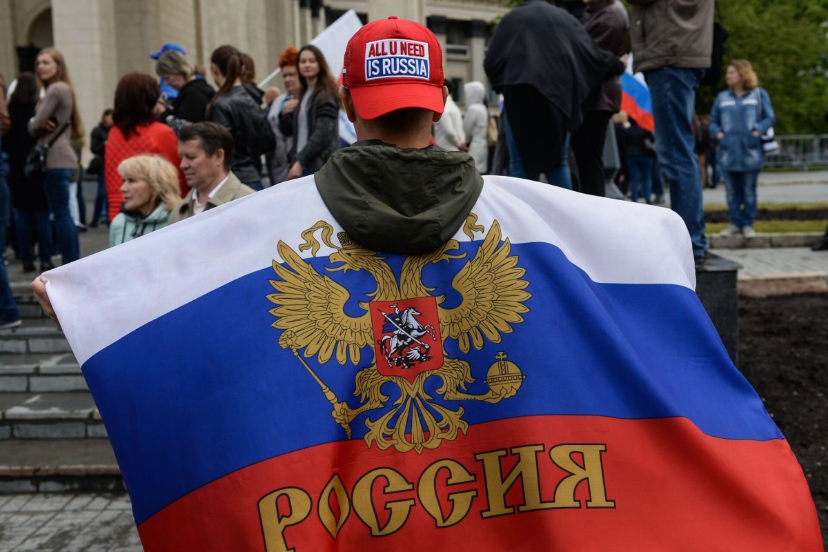 Мальчик с флагом