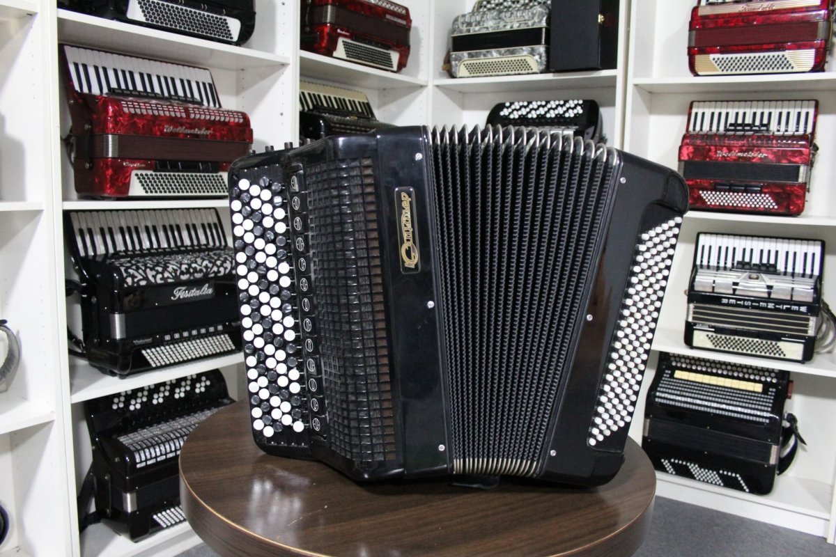 Концертный баян «Юпитер-3»