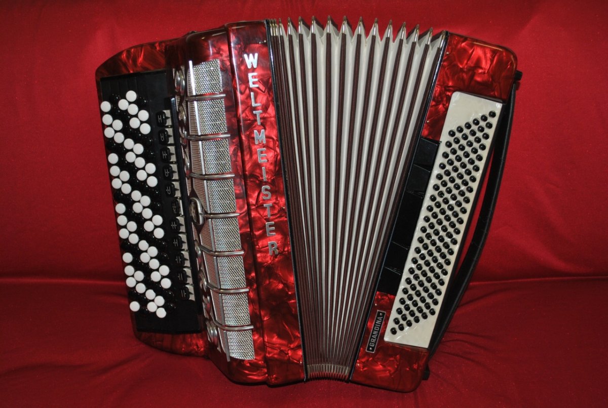 Баян Вельтмайстер Weltmeister