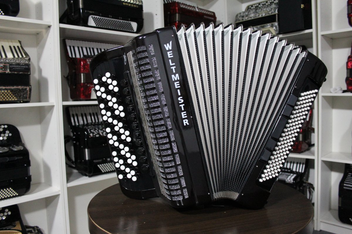 Баян Weltmeister Romance 874