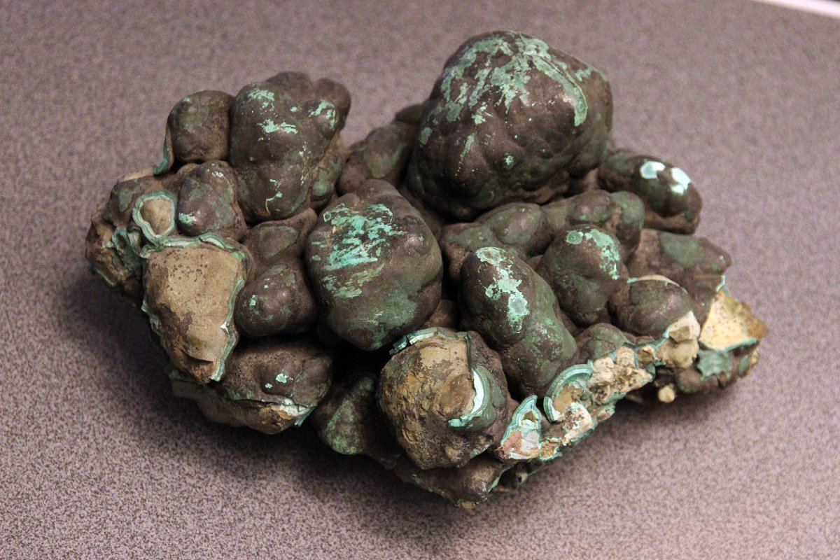 МЕДНОРУДЯНСКОЕ месторождение малахита