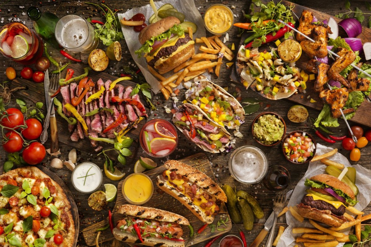 Много вкусной еды