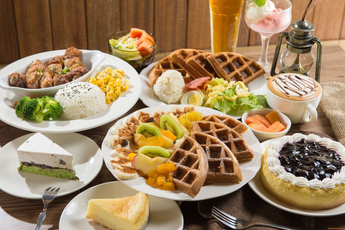 Много блюд на столе