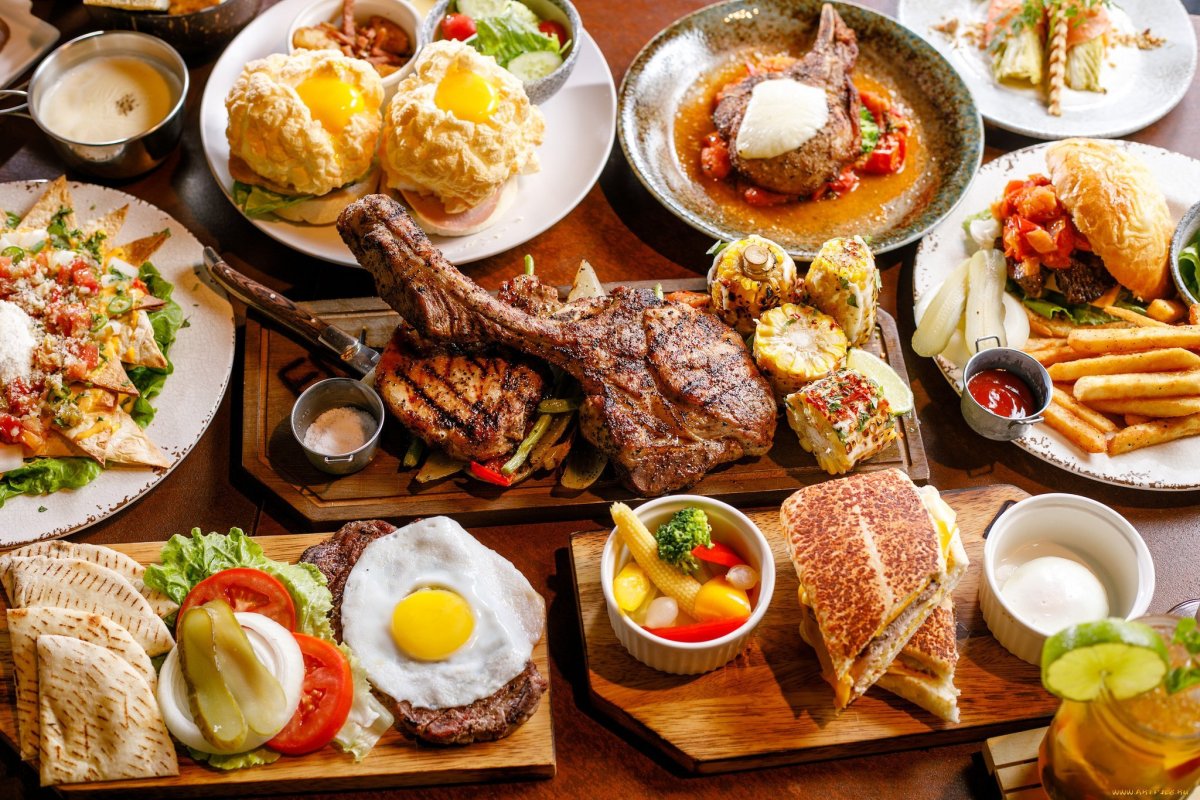 Стол с едой