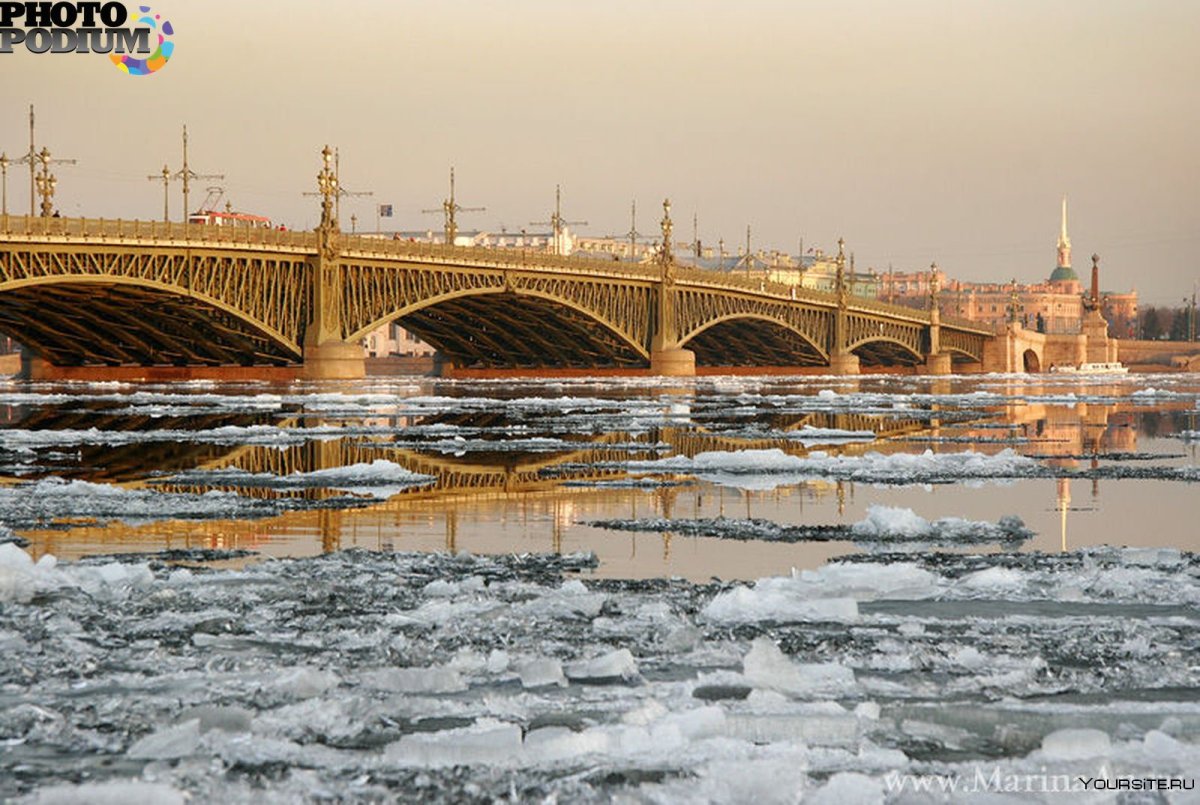 Троицкий мост в Санкт-Петербурге зимой