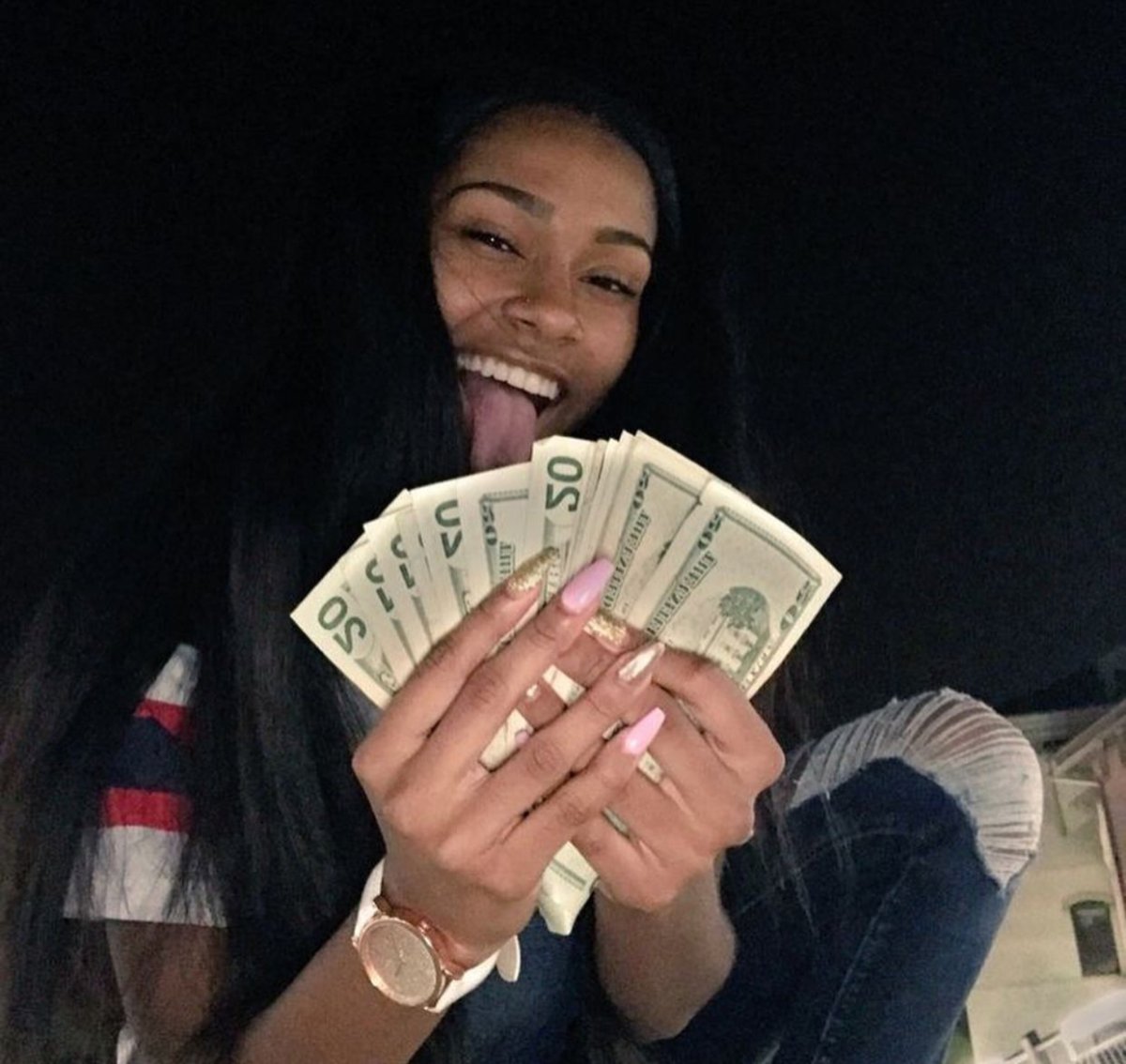 Девушка с деньгами