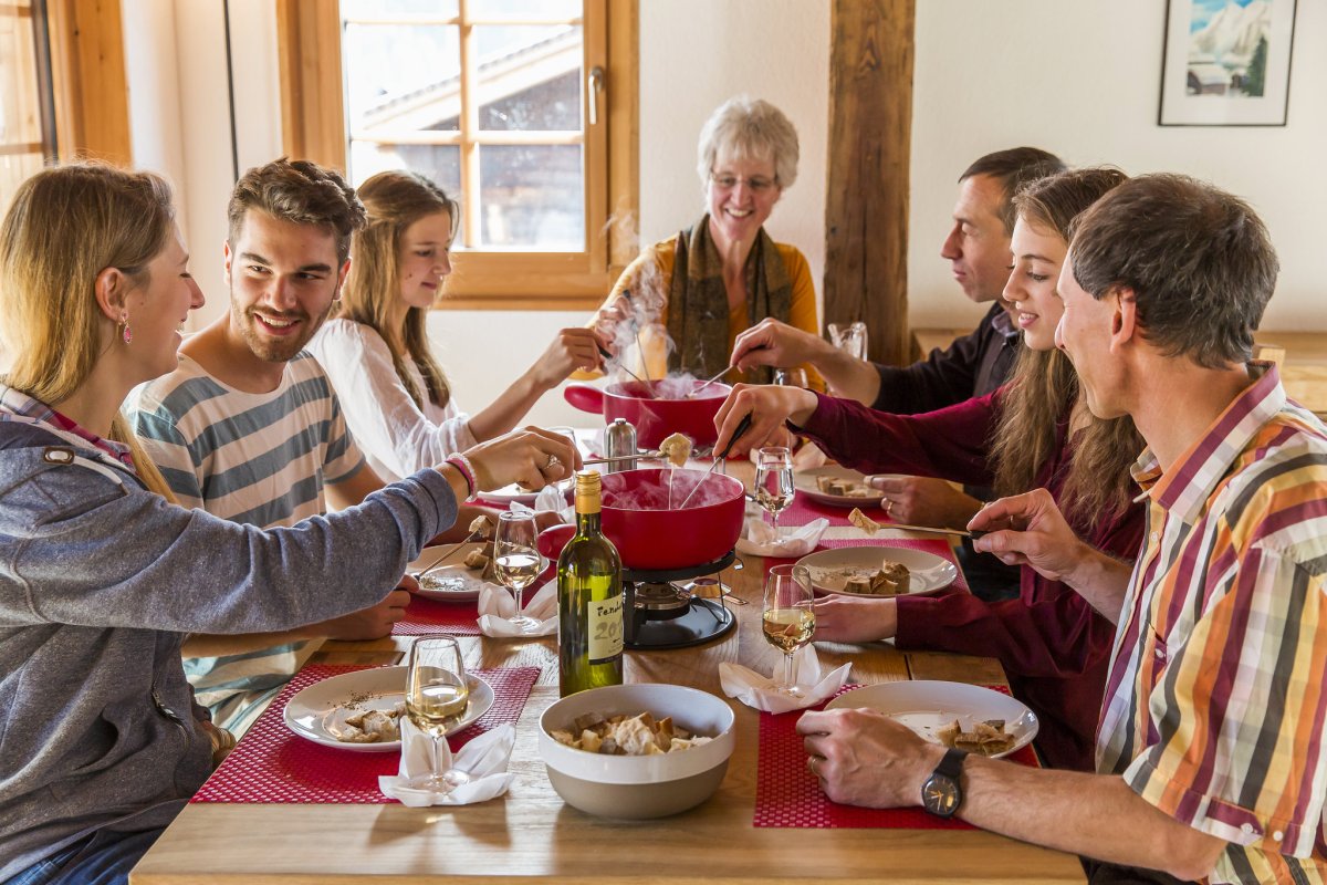 Гости застолье