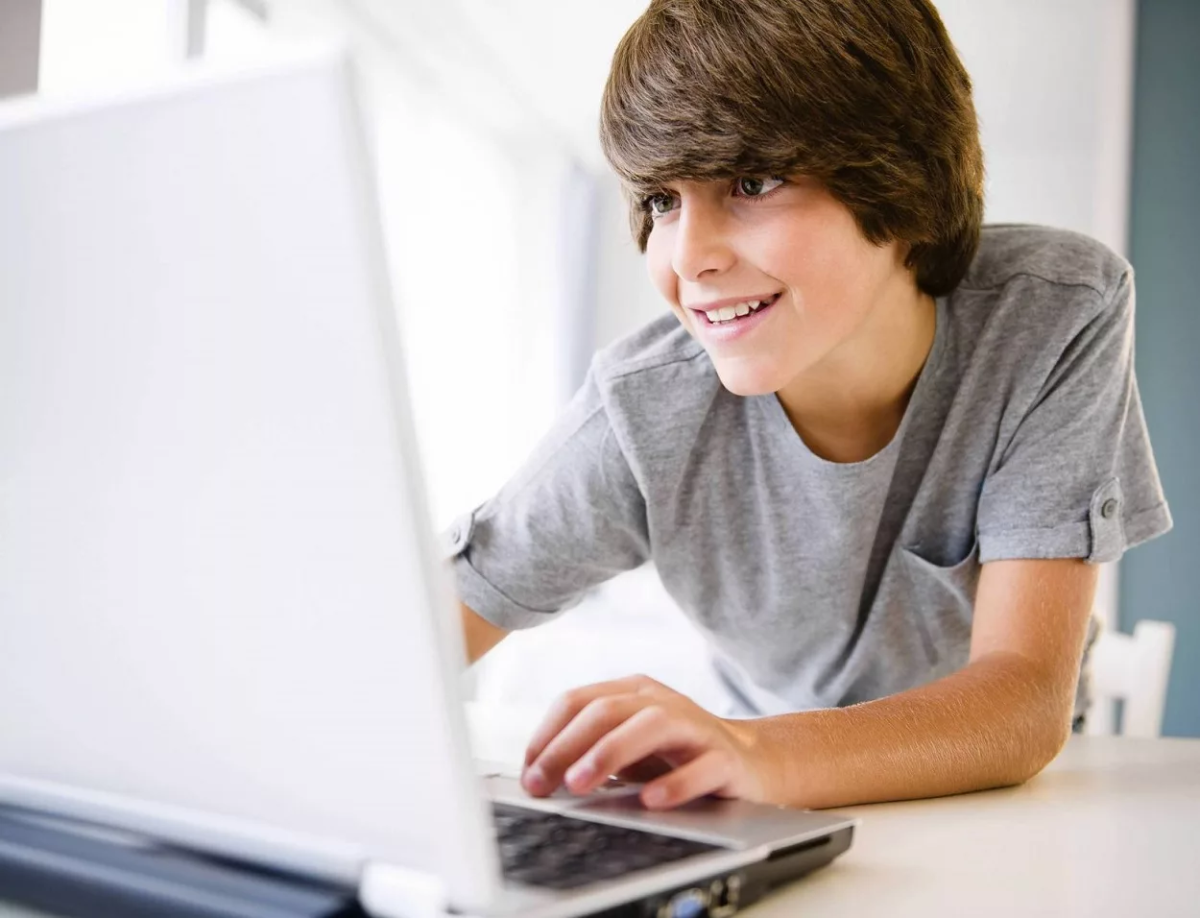 Подросток и компьютер