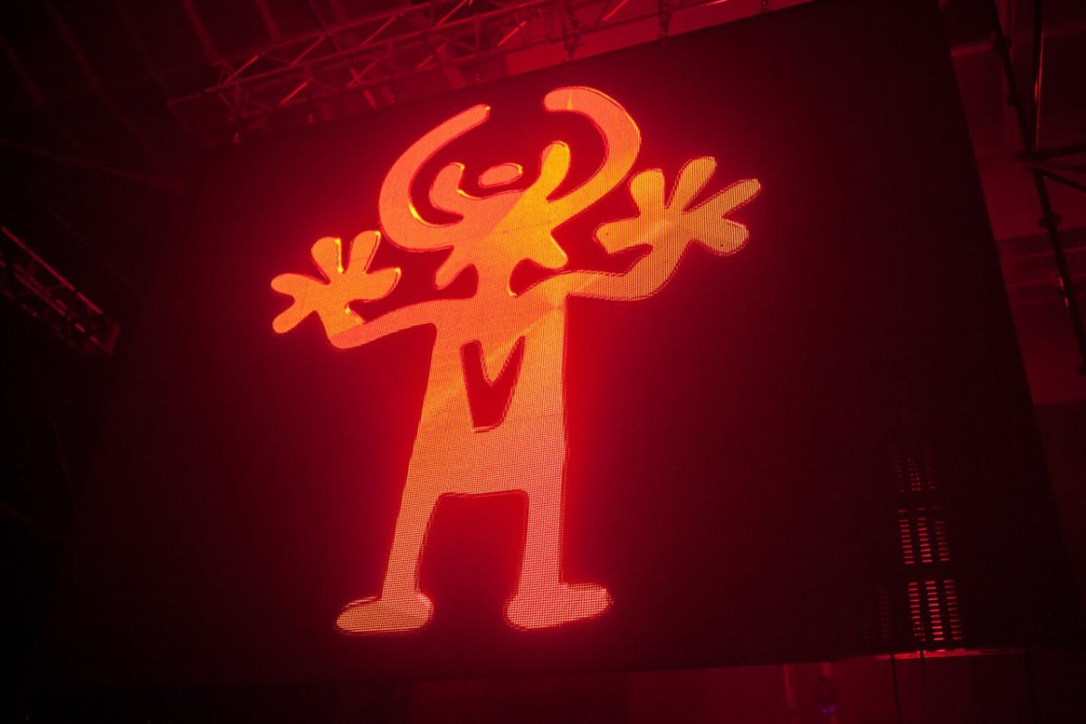 Руки вверх логотип человечек