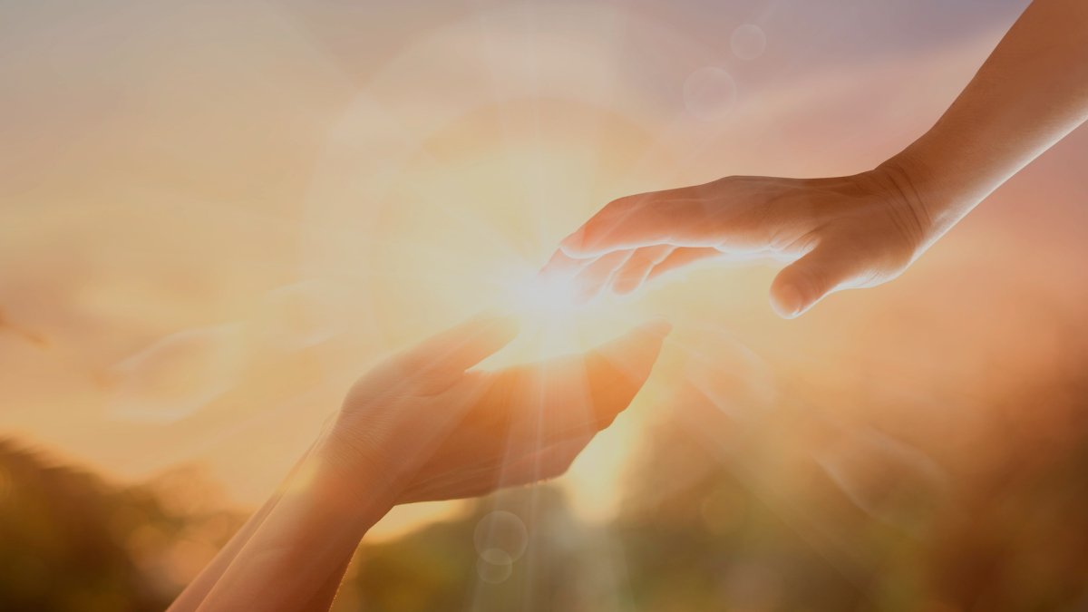 Рука протянутая к солнцу