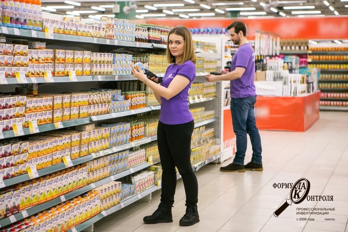 Персонал продуктового магазина