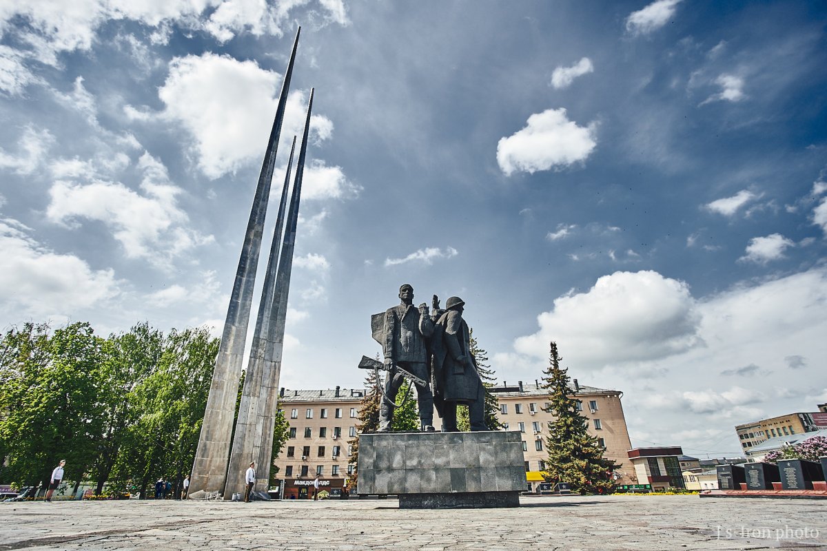 Мемориал три штыка Тула