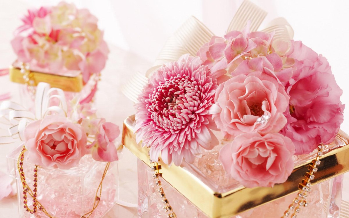 С днём рождения белые розы