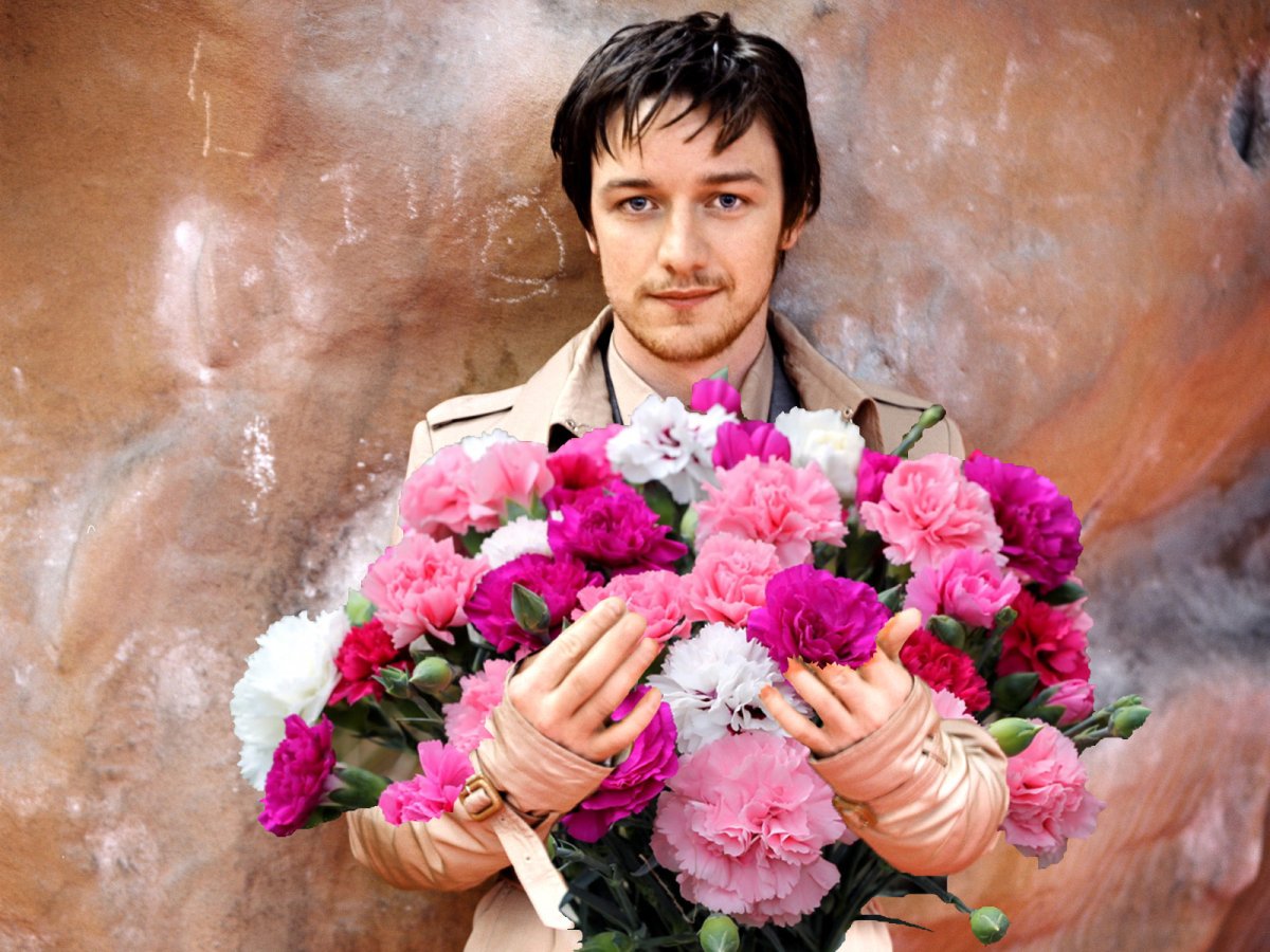 Мужчина с белыми розами