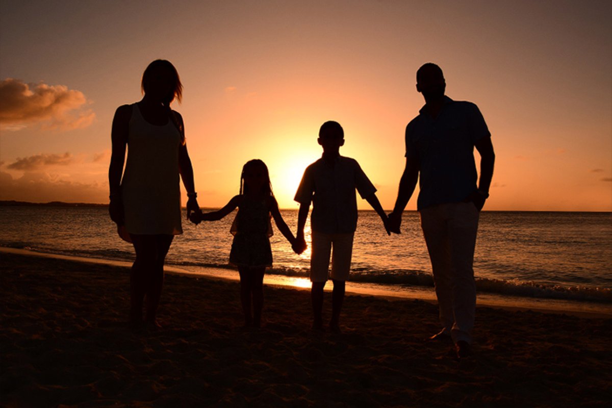 Семья с тремя детьми