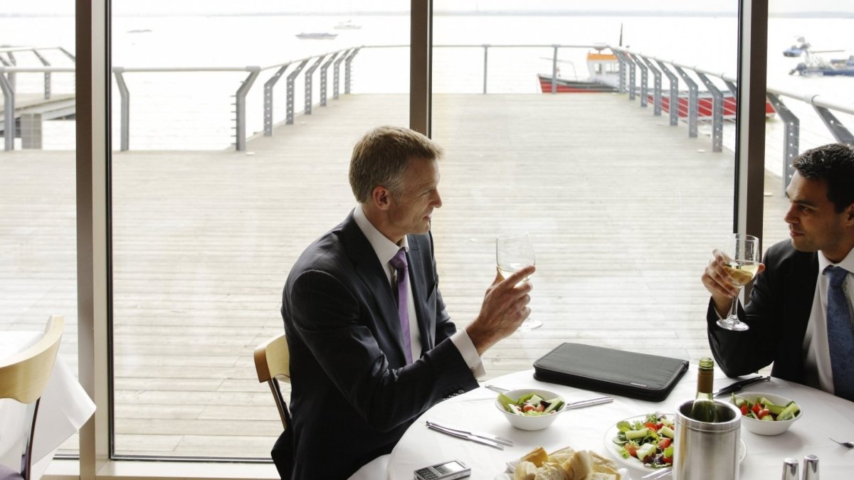 Бизнес встреча в ресторане