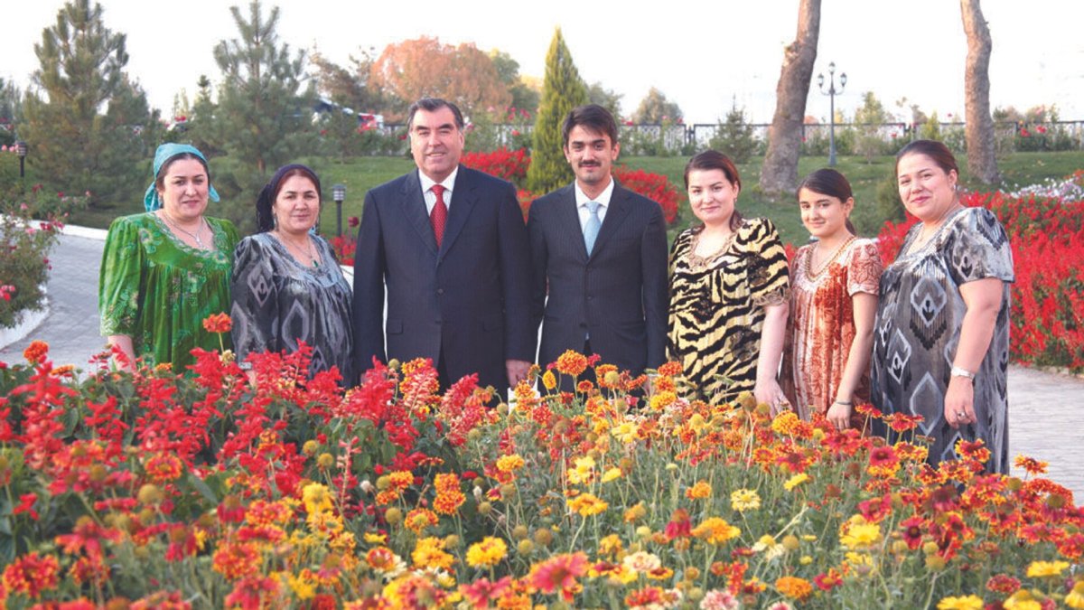 Семья Рахмонов Эмомали