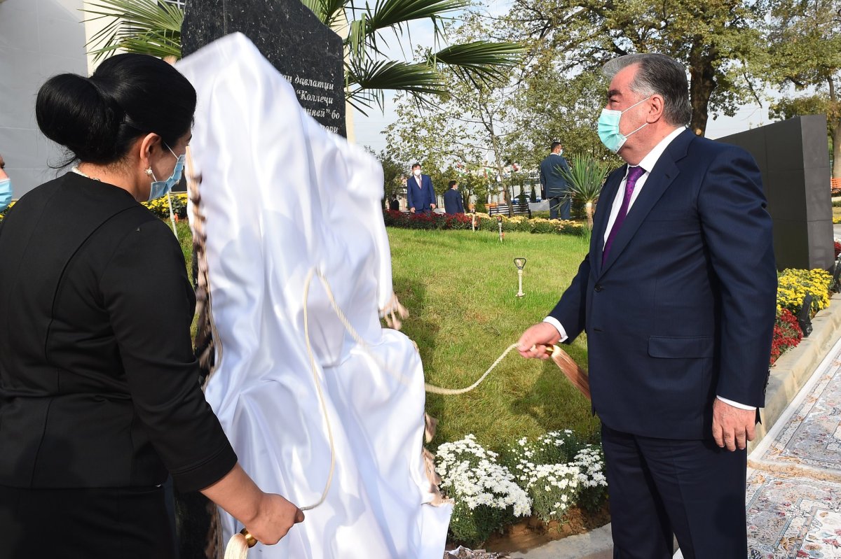 Фарзандони Эмомали Рахмон